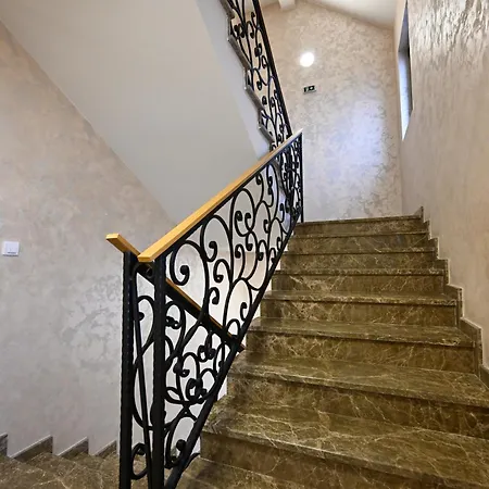 Atos Lux & * 즐라티보