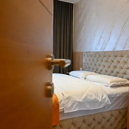 Atos Lux & 아파트